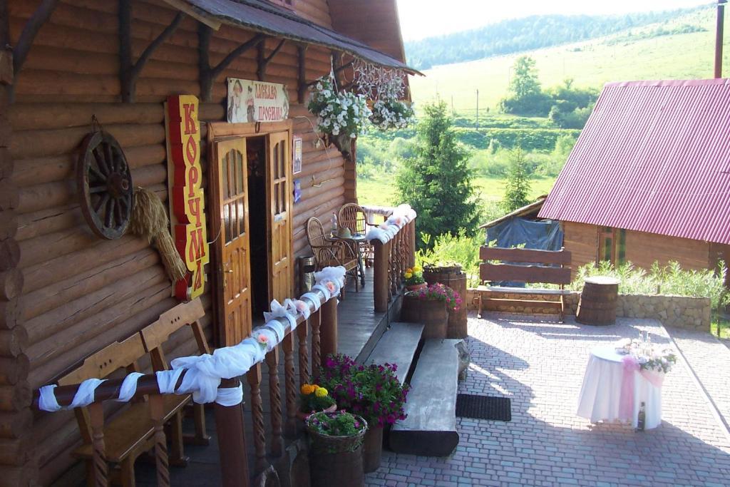 Boykivskiy Dvir Hotel Yasenitsa Zamkova Ngoại thất bức ảnh