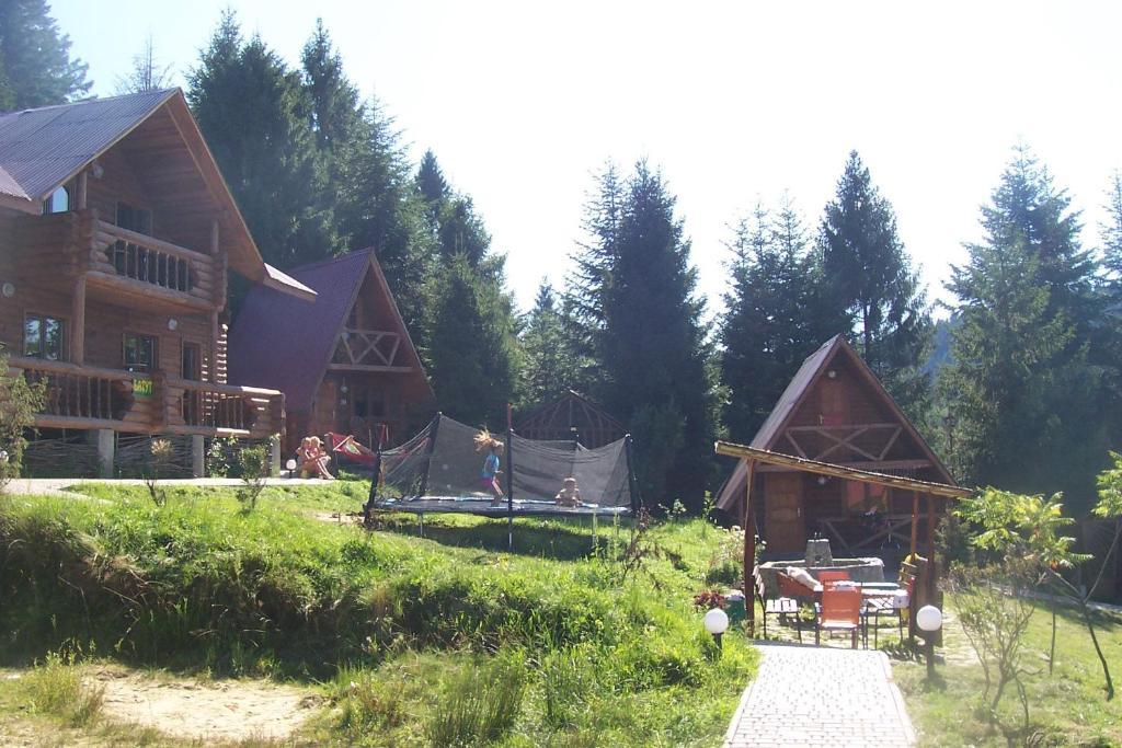 Boykivskiy Dvir Hotel Yasenitsa Zamkova Ngoại thất bức ảnh
